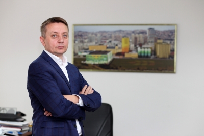 &Scaron;ta znači domaće!  Ne mogu ni zamisliti &scaron;ta bi bilo da nismo u na&scaron;im rukama imali jedan Klas, Solanu Tuzla, Violetu, Madi ili Bosnalijek. Neka mi oproste svi koje nisam naveo, ali bitna je poruka. Jednom sam rekao da kada kupite strani proizvod onda nam ostaje 17% PDV-a, a kada kupite domaći proizvod onda nam svima ostaje 17 x 17%, jer se vrijednosti rada umnožavaju kroz prozivodnju, dobavljače, logistiku, prodaju, itd. Usporedbe radi, kada kupimo domaći proizvod u vrijednosti 10KM, u BiH ostaje oko 8KM. Dok, kada kupimo strani proizvod u BiH ostaje oko 2KM.