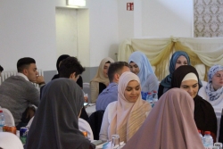 U Kelnu održan veliki omladinski iftar