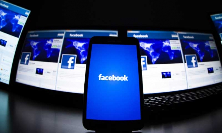 Facebook je sam po sebi savršen primjer kako se koriste (da bi se simulirali, a ne stimulisali i empatički živjeli) ljudski sadržaji. Njegovi alati nude efikasnu, racionalizovanu, predvidljivu, čistu, transparentnu – i što je najintrigantnije od svega – vrlo zgodnu, “korisnički prijateljsku” redukciju svih mogućih odnosa između dvije osobe: prijatelj, ne–prijatelj.