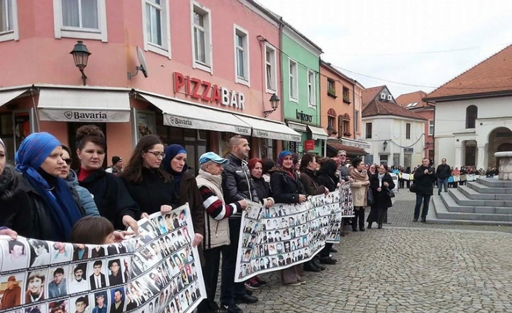 Žene iz Srebrenika na skupu &quot;Žena Srebrenice&quot; u Tuzli