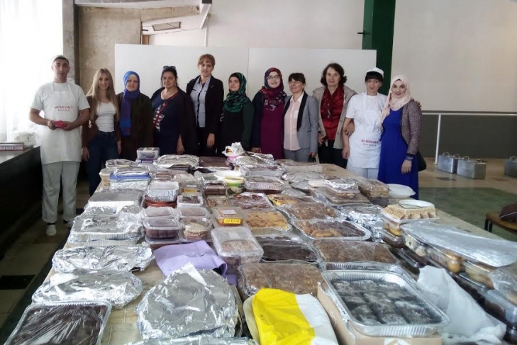 Ženski aktivizam: 4.000 kolača za korisnike Narodne kuhinje u Tuzli
