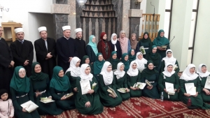Teslić: 25 žena na svečanim hatmama