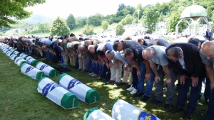 Dženaza u Srebrenici: 33 žrtve Genocida ukopane u Potočarima