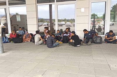 Migranti u Livnu čekaju prijevoz - Nakon ove ranjive skupine niko nije mogao ravnodu&scaron;no da posmatra, a da ne zahvali dragom Bogu na svome stanju i da ne poželi nikada nikome da napusti svoj dom, te da tako, s ruksakom luta hiljadama kilometara daleko od svoga ognji&scaron;ta.