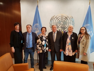 Generalni sekretar Ant&oacute;nio Guterres tokom susreta s majkama Srebrenice i Žepe, Munirom Suba&scaron;ić i Kadom Hotić najavio dolazak u Srebrenicu