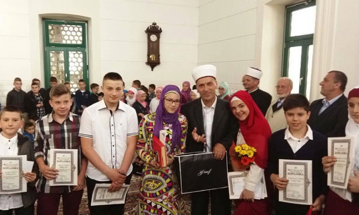 Gračanica - Hatme i završni ispit u Bijeloj džamiji