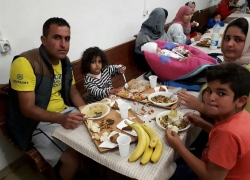 Upriličen iftar za izbjeglice u Tutinu