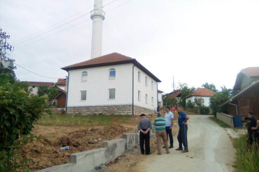 Uređenje harema džamije u Omerbašićima