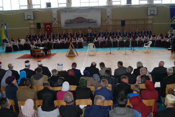 Cazin: Ispraćena 77. generacija maturanata i 22. maturantica