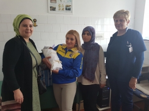 Neznani dobrotvor darovao porodilju migranticu