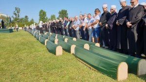 Klanjana kolektivna dženaza za 86 žrtava iz Prijedora i Kotor-Varoši