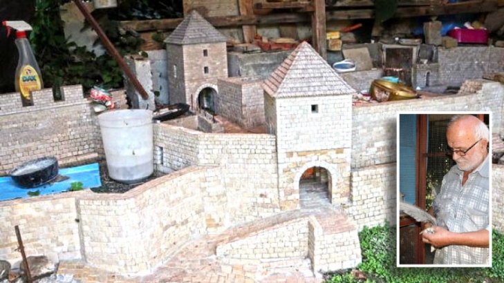 Za repliku tvrđave Kastel ugradio  preko 40.000 kamenčića