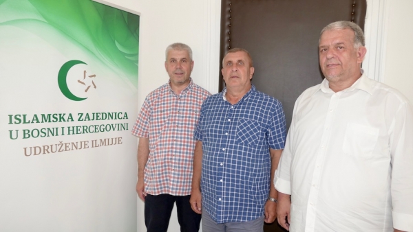 Ove godine na hadž ide Muharem ef. Muminović (u sredini) iz džemata Bijela Ploča