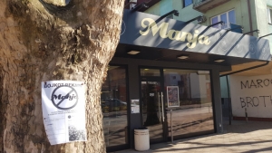 Poziv na bojkot pekare “Manja“ - Kupovali hljeb u pekari čiji jedan od vlasnika podržava Karadžića koji im je uskratio hljeb tokom opsade Sarajeva (Foto: Eset Muračević)