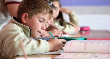 Odgoj i obrazovanje u islamu: Riječ "učeni" spominje se 224 puta u Kur'anu, znanje 375 puta