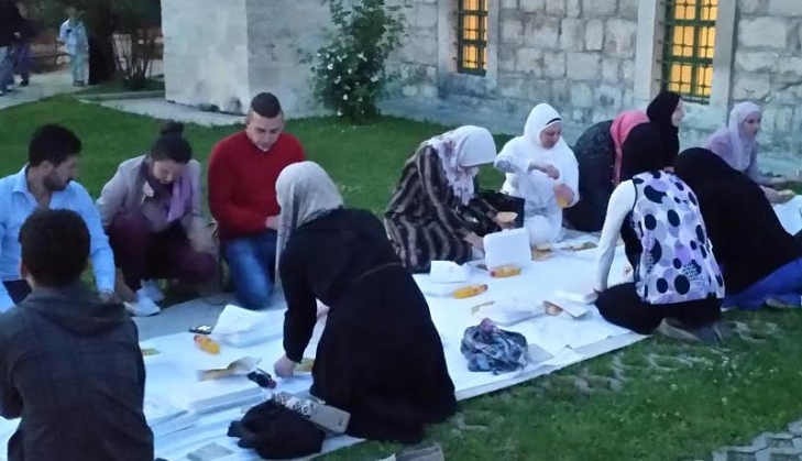 U Livnu održan iftar na otvorenom za stotinu postača