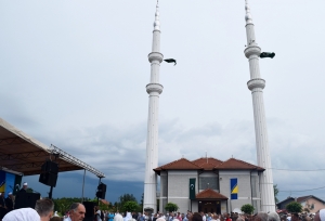Kozarac: Otvorena džamija u Hadžićima