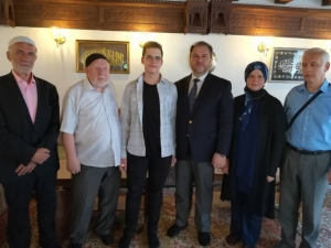 Osman s roditeljima i komisijom za hifz 
